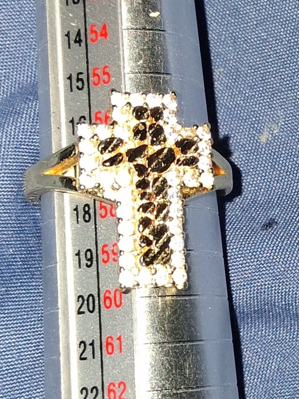 Gold-filled Cross Ring with Clear gems around outside- Gold flakes in Middle s.8